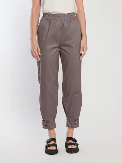 Брюки зауженного кроя из смесового хлопка